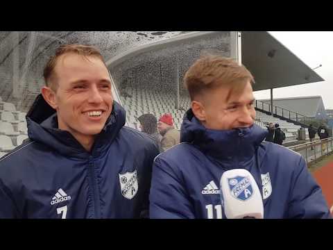 TO HØJTFLYVENDE FREMAD-DRENGE