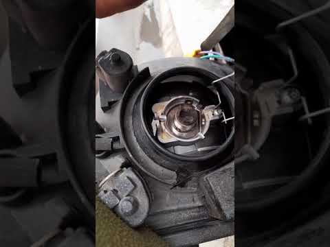 REPLACING HEADLIGHT BULB and SOCCET easiest/ Fastest #shorts #halogen #replacement #electrical