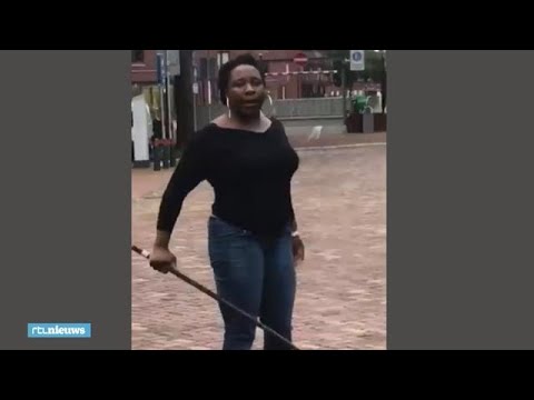 Directrice ijssalon sloeg hangjongeren met een stok, rechter spreekt haar vrij - RTL NIEUWS