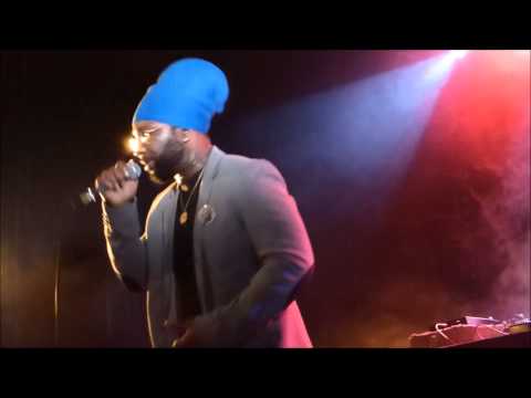Ras Mac Bean backed by Korodjo sound a l'Akwaba - run run run (live)