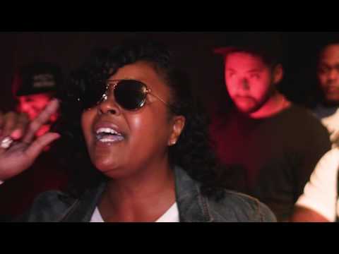 Ash Cash vs Looney Barz