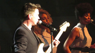 Pieces - Rick Astley live in TivoliVredenburg