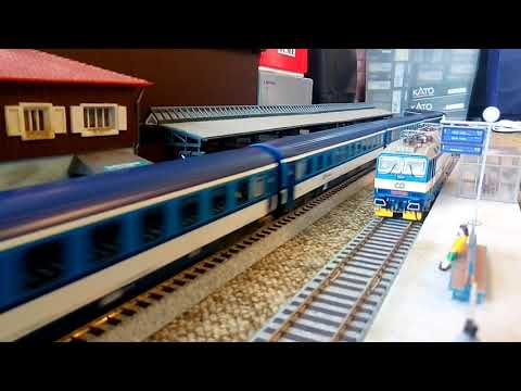 ACME製HOゲージ：CD （チェコ鉄道）150形電気機関車とY形客車1両、EC形客車5両のチェコブルーカラー編成