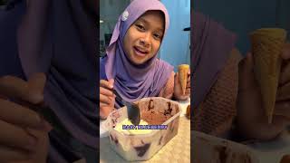 Download lagu Ruby Sells Ice Cream For 2 Thousand A Cone mp3