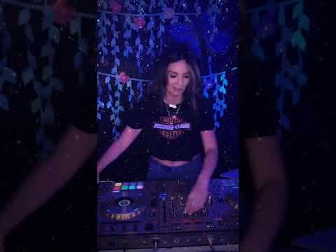 SATURDAY MAY 23 2020 ANGIE VEE LIVE MIX PART 1 ON @house_parties_in_da_90s INSTAGRAM