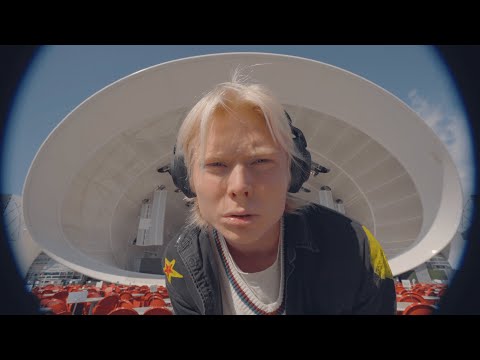 Andrew Garden - howling @ the moon (Official Music Video)