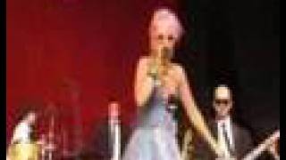 Mark Ronson feat Lily Allen - Oh My God (Live @ Glastonbury)