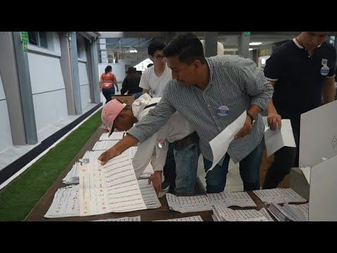 Video Thumbnail: Polls close, counting starts in Ecuador presidential vote | AFP