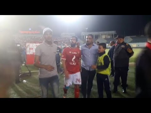 جماهير الأهلي تحتفل مع أحمد فتحي بالفوز علي انبي