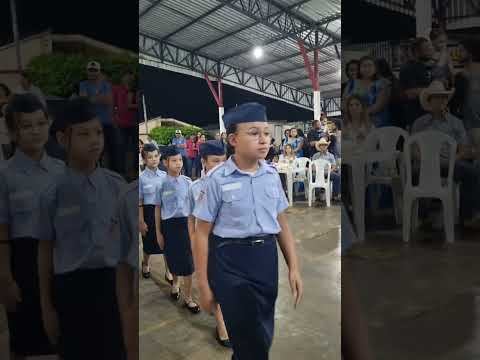 Apresentação do pelotão da Escola Militarizada Municipal de Cachoeira Alta-Go 