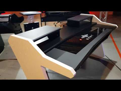 Beat desk at DanceFair exposed