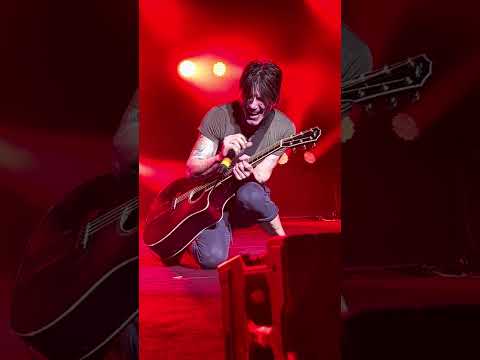 John Rzeznik of Goo Goo Dolls holds that note on Iris! Syracuse 8/16/23