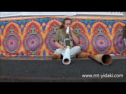 MT-Yidaki playing a E-F# Bibibak Munuŋgurr yiḏaki / didgeridoo