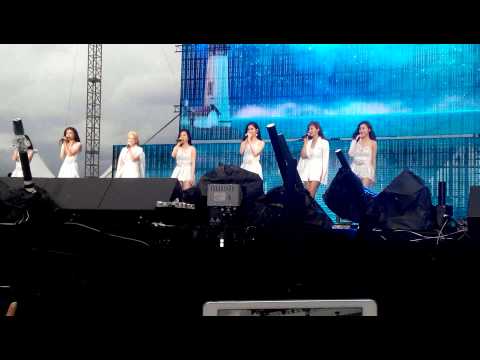 130529 Girl‘s Generation - Back Hug + Talk 2 @ F1 After Race Concert