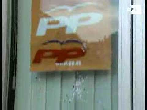 Desconocidos atacan con piedras sede del PP en Llodio