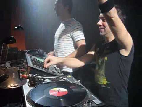 TUNE BROTHERS 23.12.06 Heilbronn Titi dancing