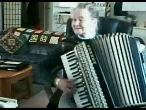 Nozie -  on accordeon plays La plus belle valse d'amour.MPG