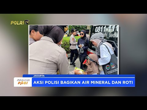 AKSI HUMANIS POLISI BAGIKAN AIR MINERAL DAN ROTI KE MASSA AKSI BELA PALESTINA DI KEDUBES AS