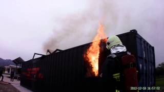 preview picture of video '2012121805 Real fire training combustion container'