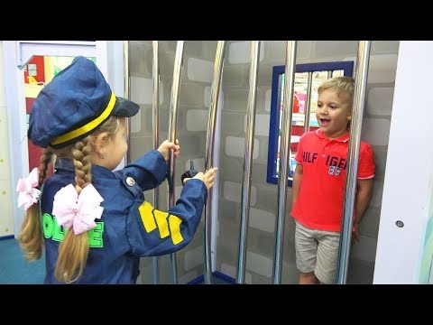 Diana juega a las diferentes profesiones