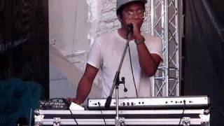 Toro Y Moi - Fax Shadow (live @ Creepy Teepee 2010)