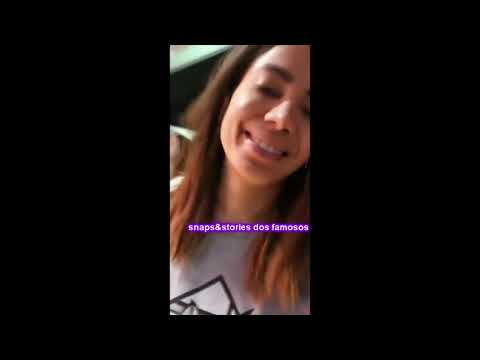 Anitta Leva seu novo Affair Montar Arvore de Natal em sua casa.