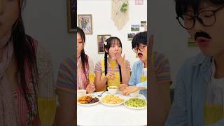 이 컵을 사용하면 입꼬리가 비뚤어져요