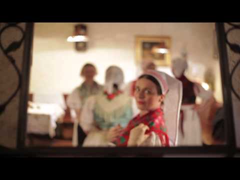 FOLKLORNA DRUŽINA VUGA - PET JE KUMI V JEDNI KLJETI (OFFICIAL VIDEO)