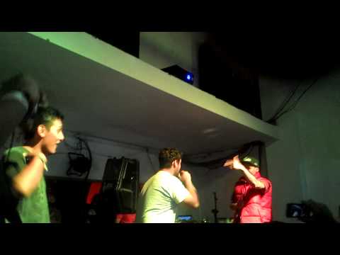 Klibre vs joven en addict