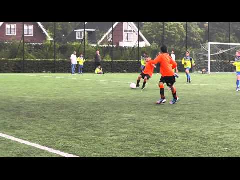8 sept 2012 VV De Meern E5 - OSM E3 beker 11-1 Doelpunt Leandro (4)