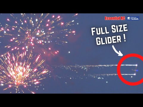 AMAZING ! FULL SIZE GLIDER FIREWORK DISPLAY | Ian Gallacher | GliderFX | Weston Park Int. Model Show