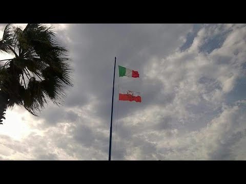 Lucca conquista Viareggio, beffardo scherzo in piazza Mazzini