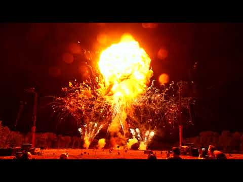 [4k] SuperNuke 500 gallon gas fireball by Fireball Dudes at Sky Wars 2020 - Real Time & Slow Motion