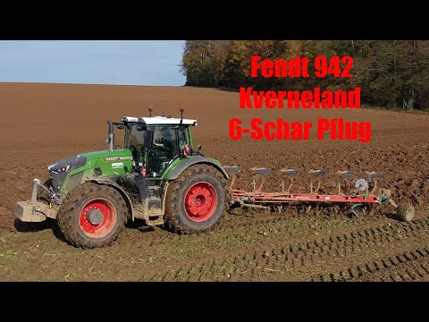 Fendt 942 Vario in action! Kverneland 6-furrow plow - power meets precision in the field.