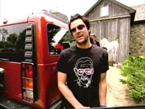 Johnny Knoxville destroying Bam's Hummer(EPIC)