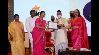 03.05.2022: Governor presents Kamala Rising Stars Awards to 35 Young Achievers;?>
