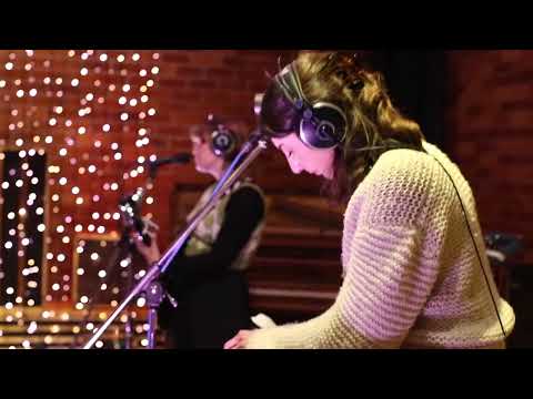 Louisa Nicklin - Speaks to Him (Live at Roundhead Studios)