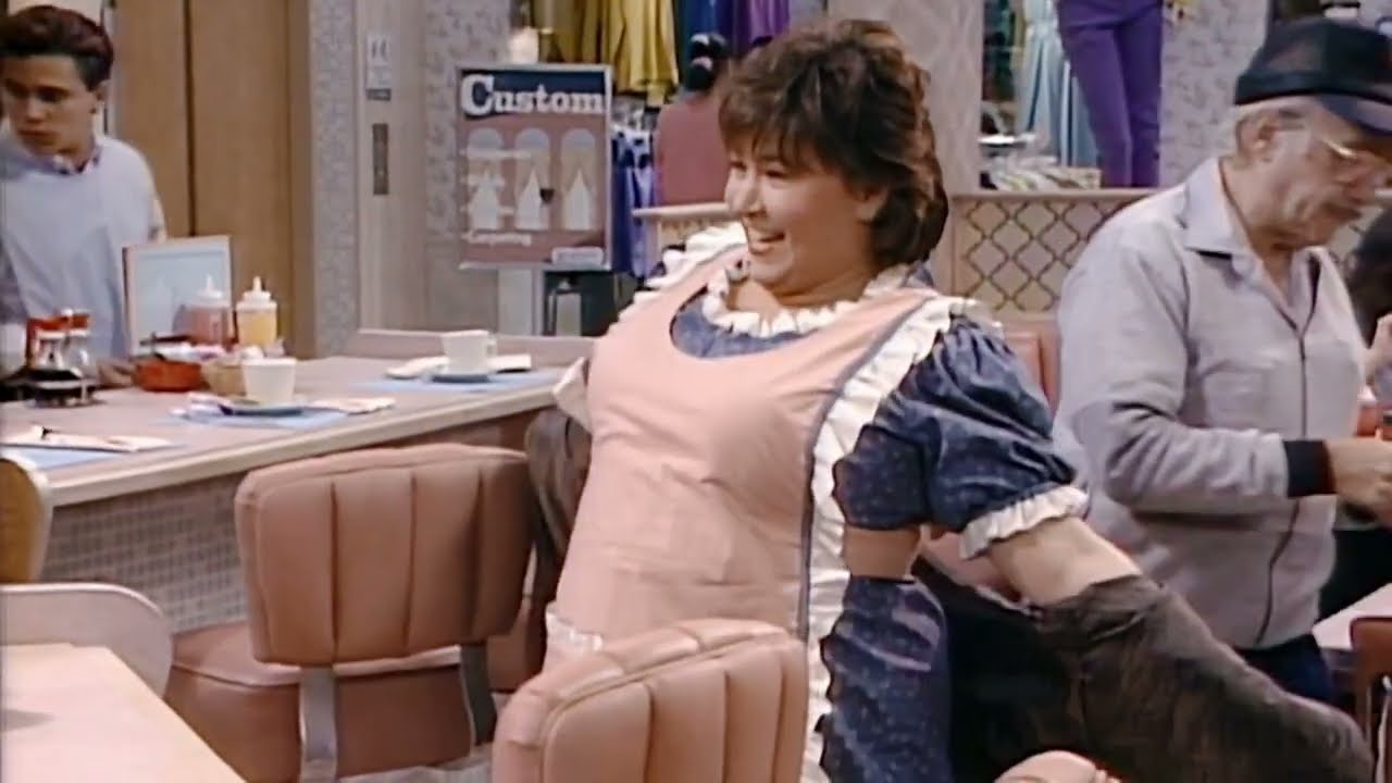 Waitress CHAOS at the Diner — Roseanne’s Funniest Job Disaster Yet | Roseanne