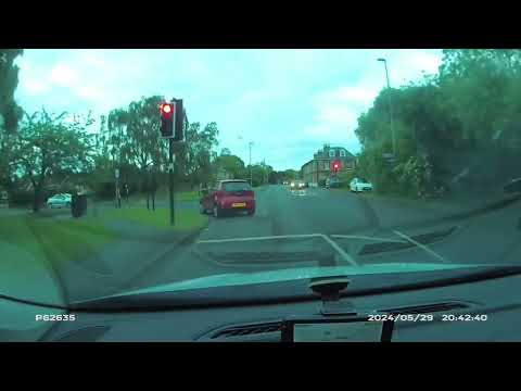Police pursuit to catch dangerous driver
