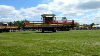 preview picture of video 'Cambridgeshire County Show Combine Harvester Demo 2013'