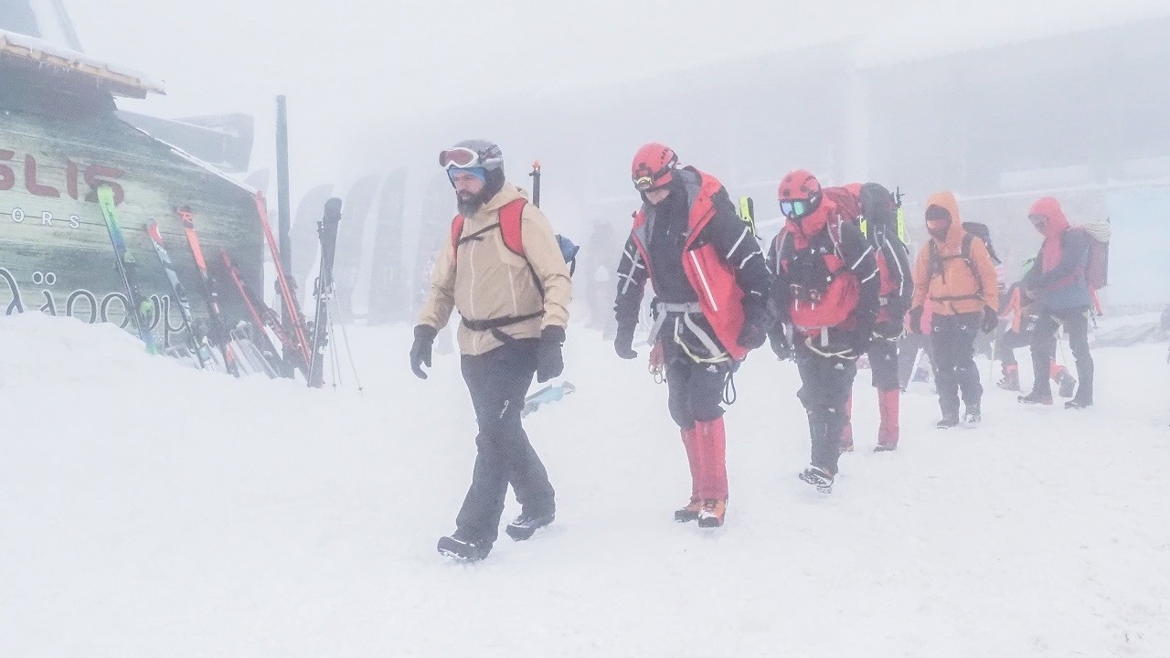 Σε πλήρη εξέλιξη οι έρευνες στο Βελούχι για τον 74χρονο ορειβάτη - Επιχειρούν σε πυκνή ομίχλη (22.2)