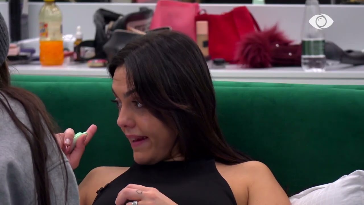 Po më bën të ndihem keq/ Vijon diskutimi mes Rozanës dhe Livias