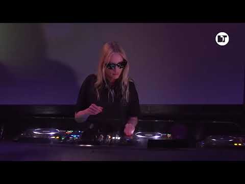 Stella Bossi Takes Over Munich with VJ Mo at Marry Klein Live Set