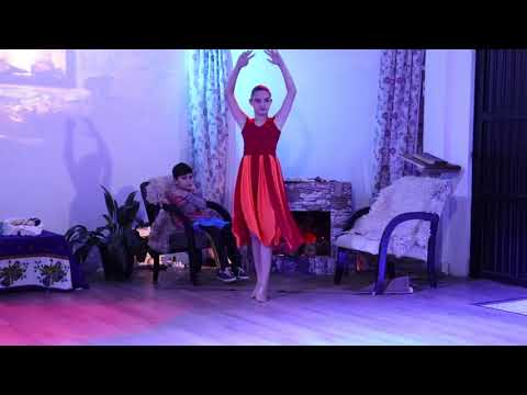 BAILARINA DE VERMELHO