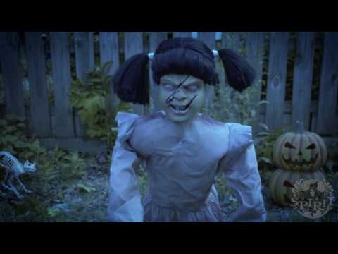 Lunging Pumpkin Carver - Spirit Halloween