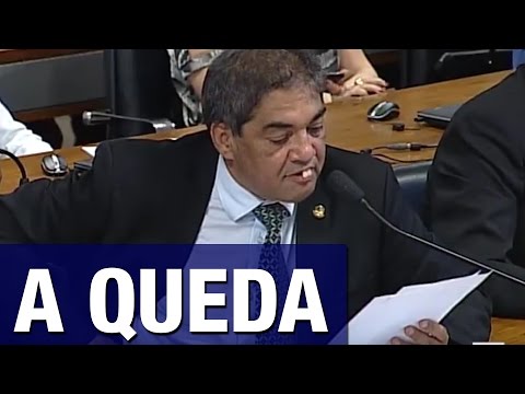 Senator's teeth begin to fall out during his speech in Congress, causing embarrassment