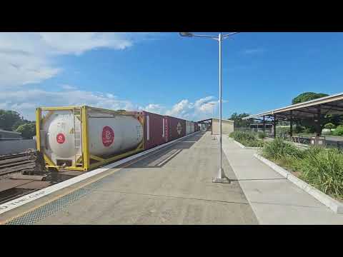 6MB4 passing through casino at 428pm heading to Brisbane. Locomotives were NR121,NR102 and NR68