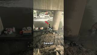 Download lagu SUDDENLY A BOAT CAME PASSING, MAKING SMALL WAVES!! mp3