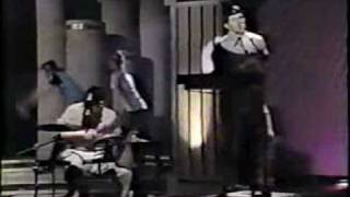 Devo - Jerkin&#39; Back &#39;N&#39; Forth (Fridays 1982)