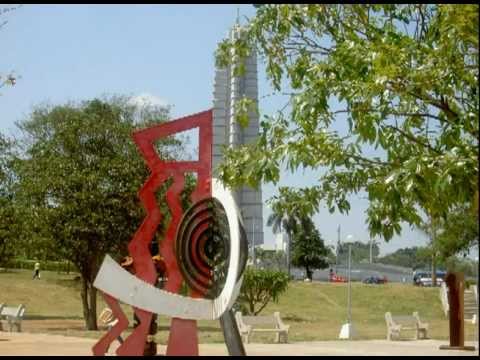 InsideCuba Walking Tour - Malecon circle tour